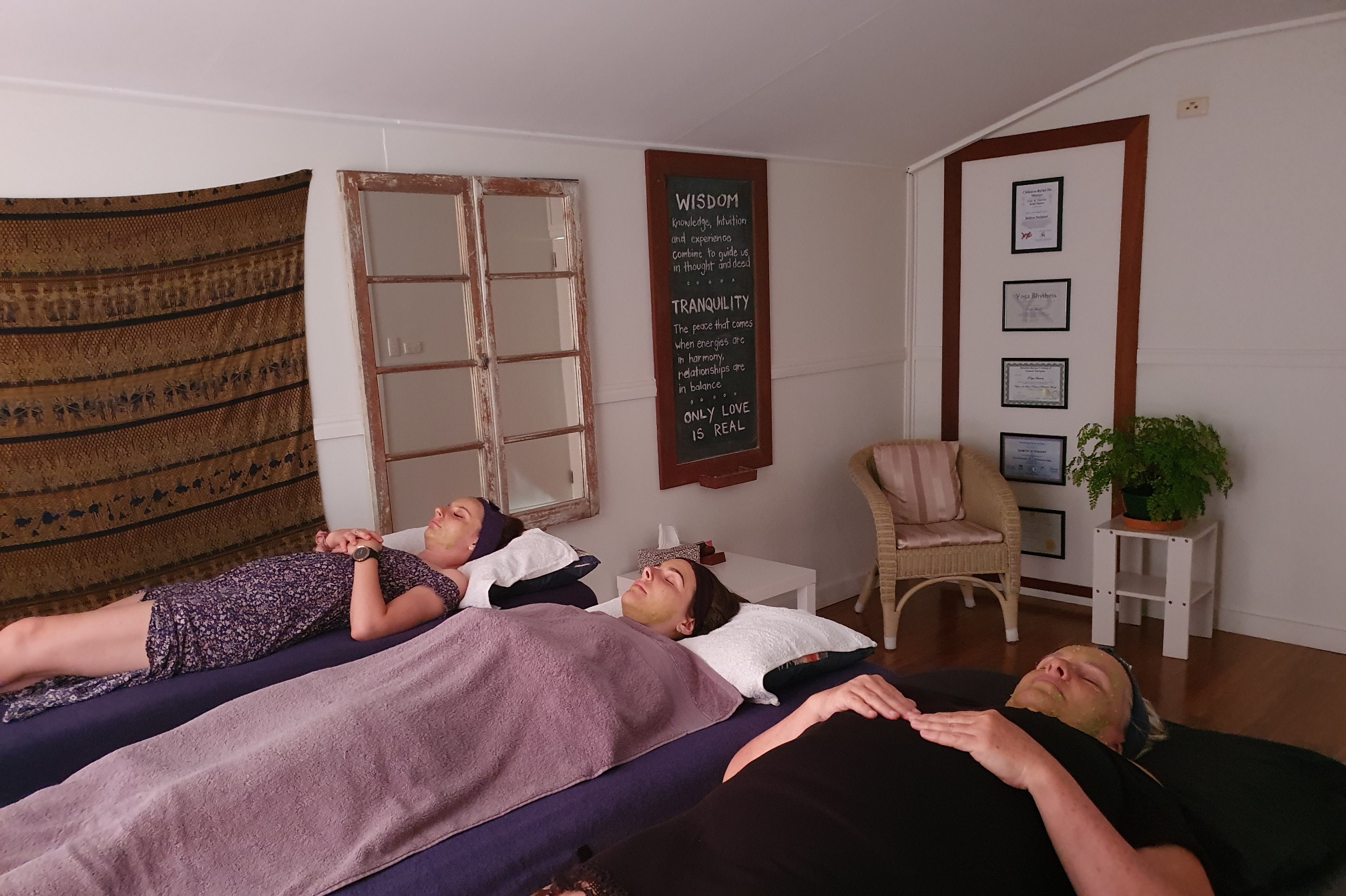 Curated visual reference: Digital Detox Retreat For Heart Centered Connection Reference: Heart Connection Therapies